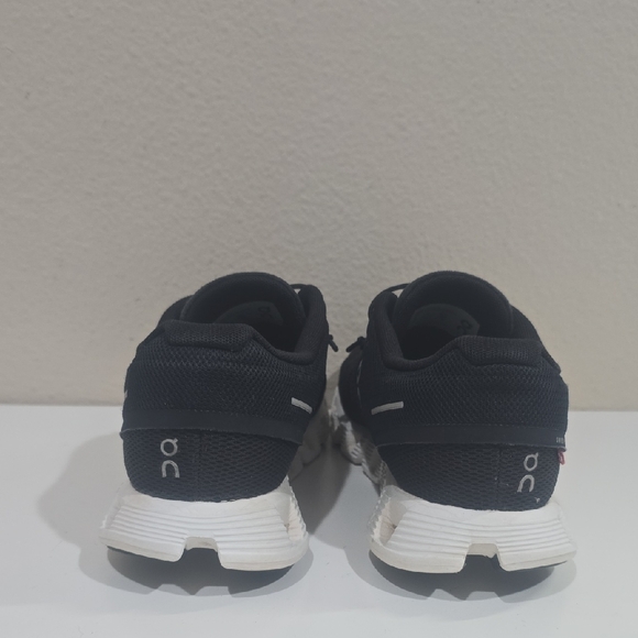 🖤 On Running 5 Black and White Sneakers - Picture 11 of 12